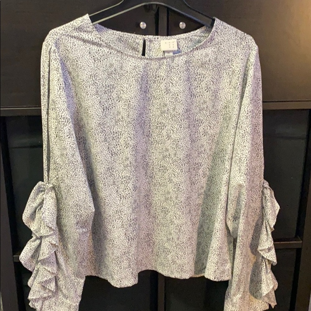 Blouse open slit arm with ruffle